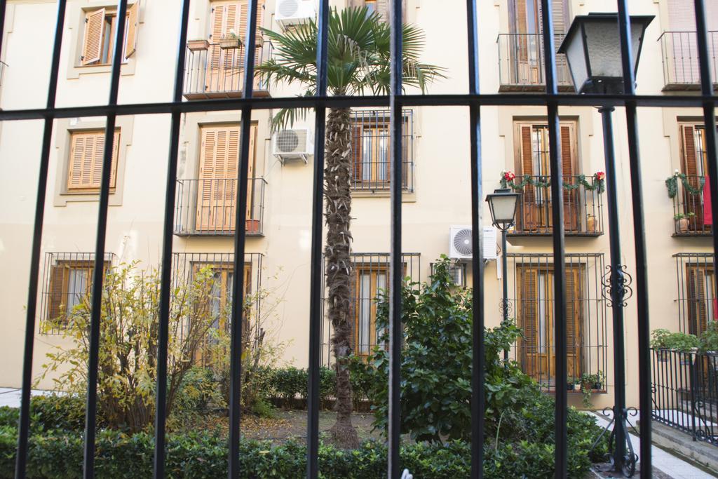 Apartamentos Sevilla Palace Экстерьер фото